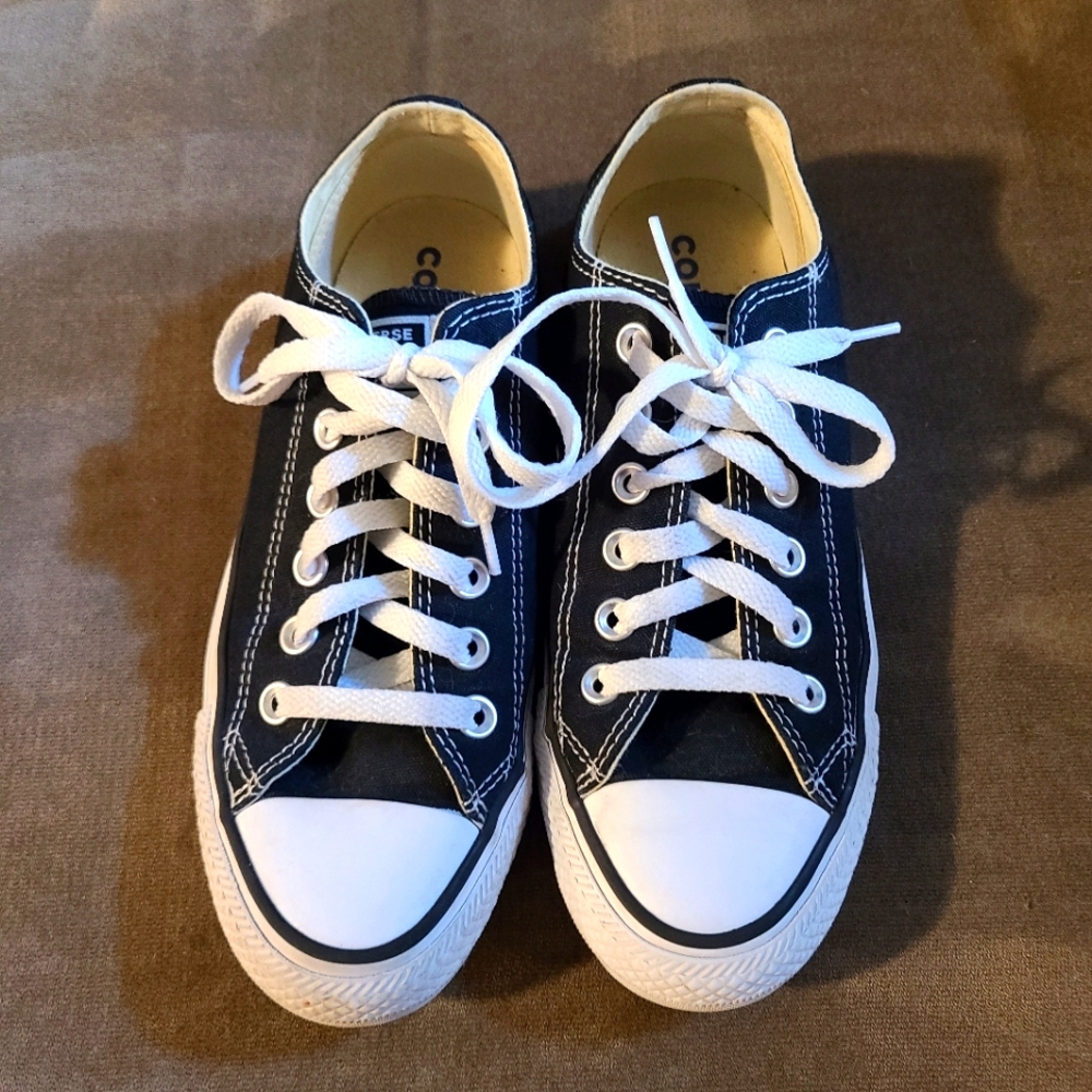 Converse low top chucks